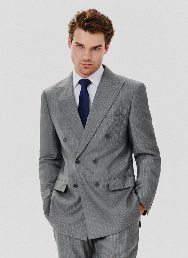 Dwuczęściowy garnitur męski w prążek