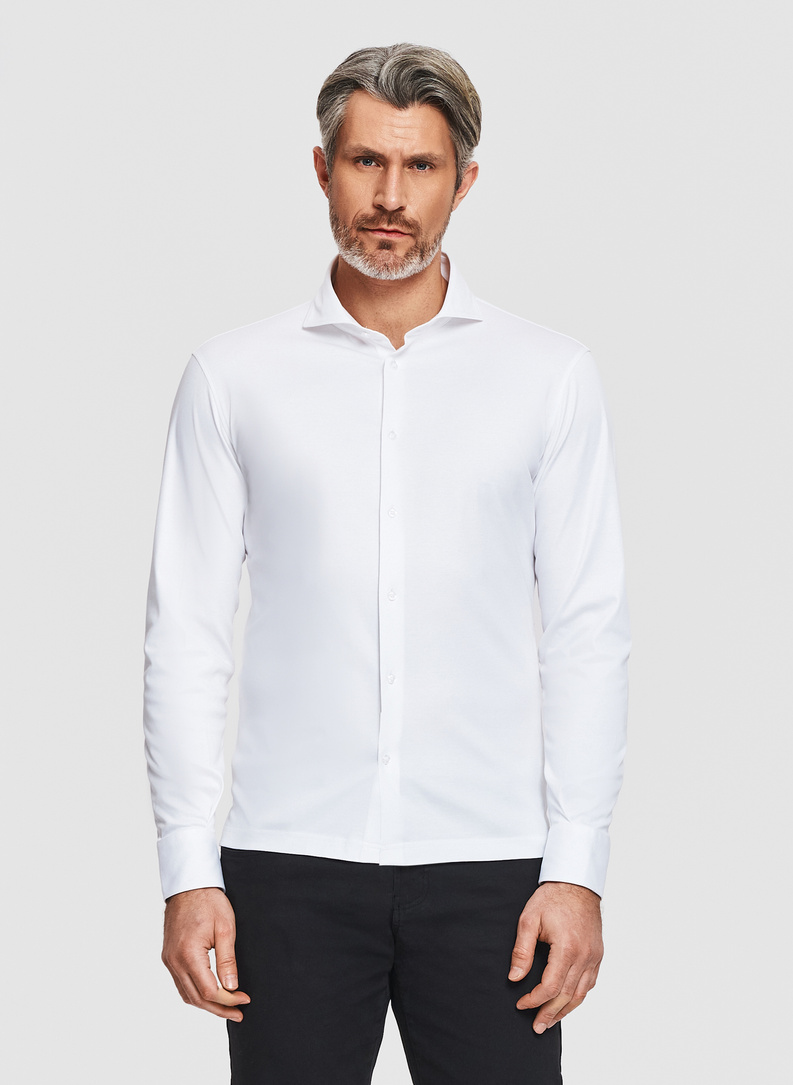 Biała dzianinowa koszula męska