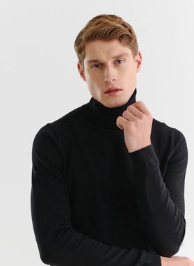 Gładki basicowy golf męski w kolorze czarnym