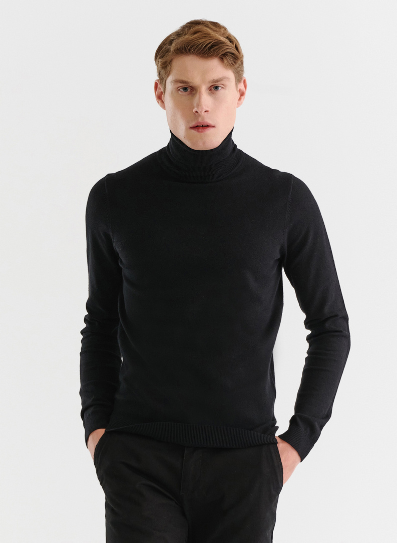 Gładki basicowy golf męski w kolorze czarnym