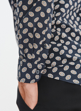 Czarna koszula w kwiaty