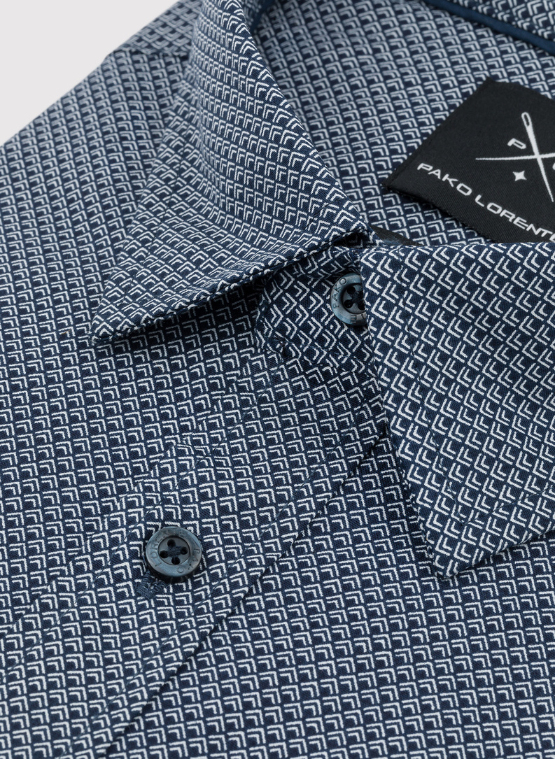Granatowa koszula męska w geometryczny mikrowzór