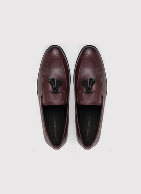 Bordowe loafersy męskie z frędzlami