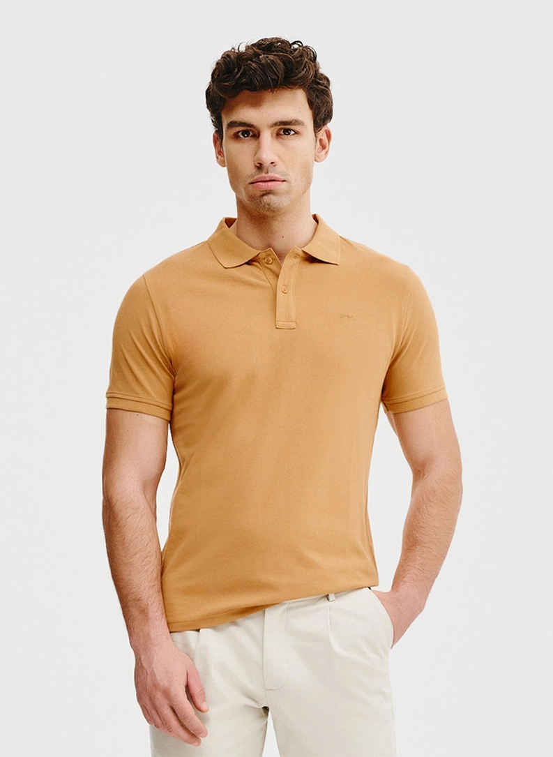Gładki t-shirt polo w pomarańczowym kolorze - zdjecie nr 1