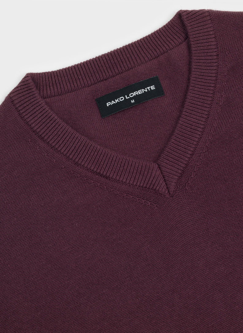 Ciemnofioletowy sweter v-neck