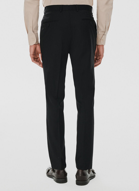 Dwuczęściowy czarny garnitur męski