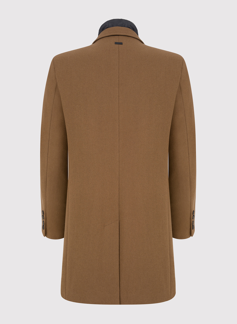 Męski płaszcz z wełną w kolorze kamelowym