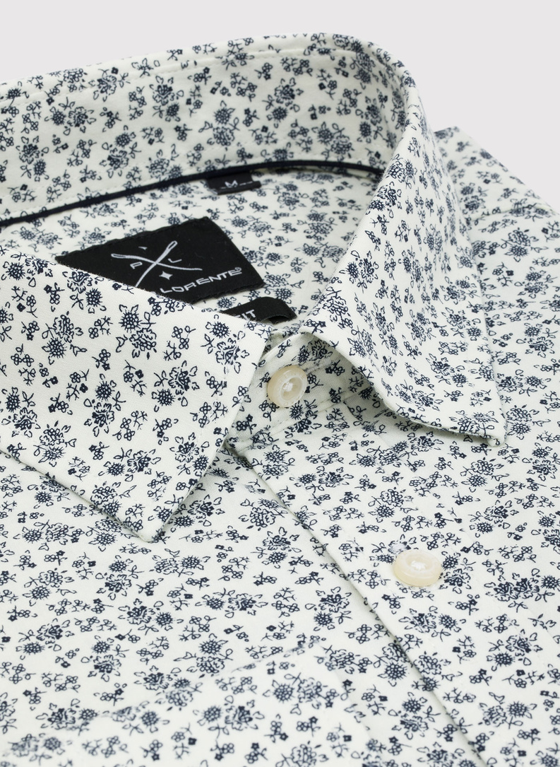 Biała koszula męska w delikatny kwiatowy wzór