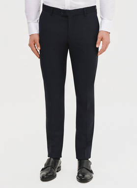 Granatowy męski garnitur