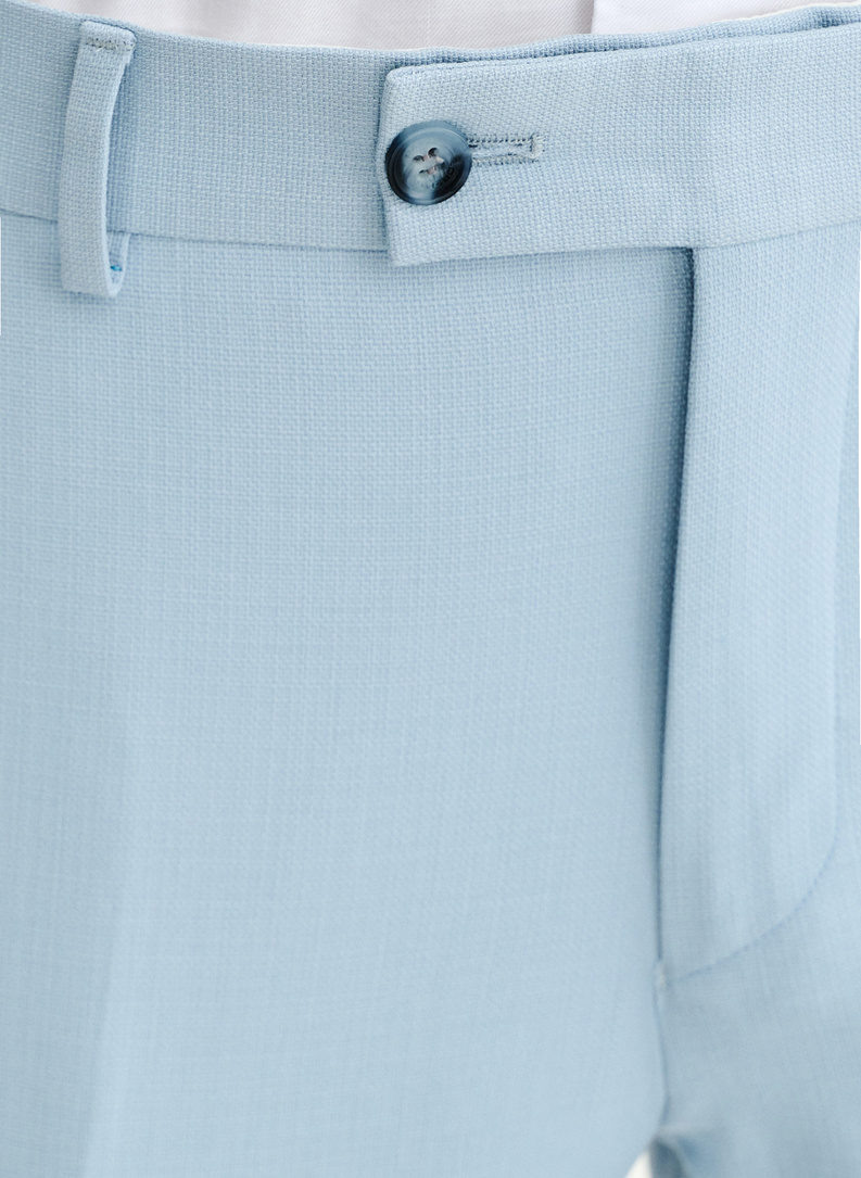 Ślubny błękitny garnitur męski