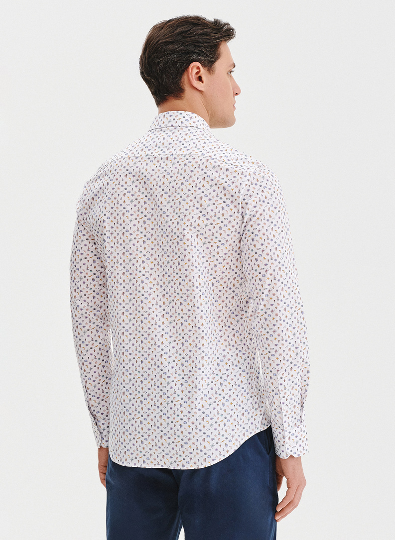 Biała koszula męska we wzór morski