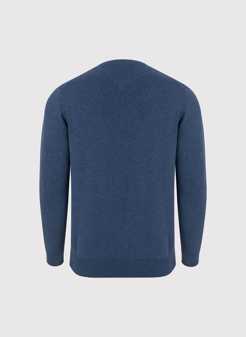 Niebieski męski sweter w serek