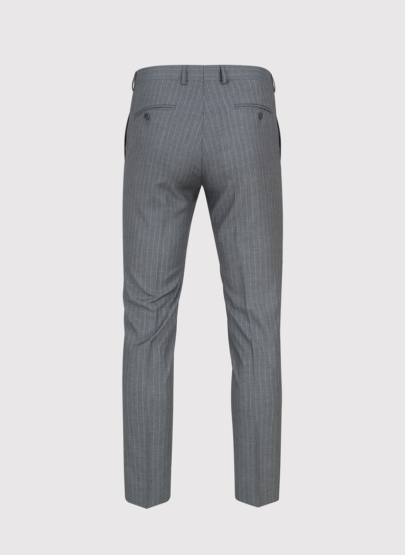 Dwuczęściowy garnitur męski w prążek