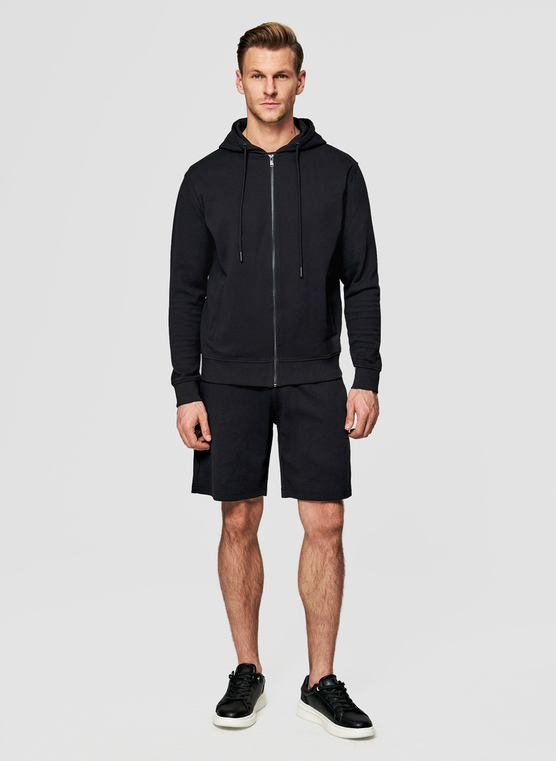 Czarny dres męski z kapturem