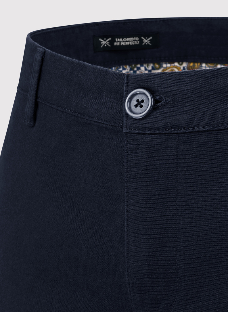 Granatowe spodnie męskie o kroju Slim Fit