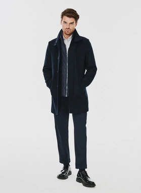 Wełniany płaszcz męski w kolorze granatowym