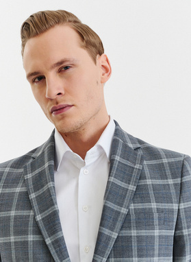 Szary garnitur męski w kratę