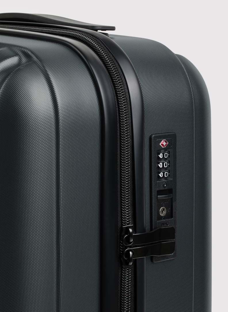 Komplet czarnych walizek