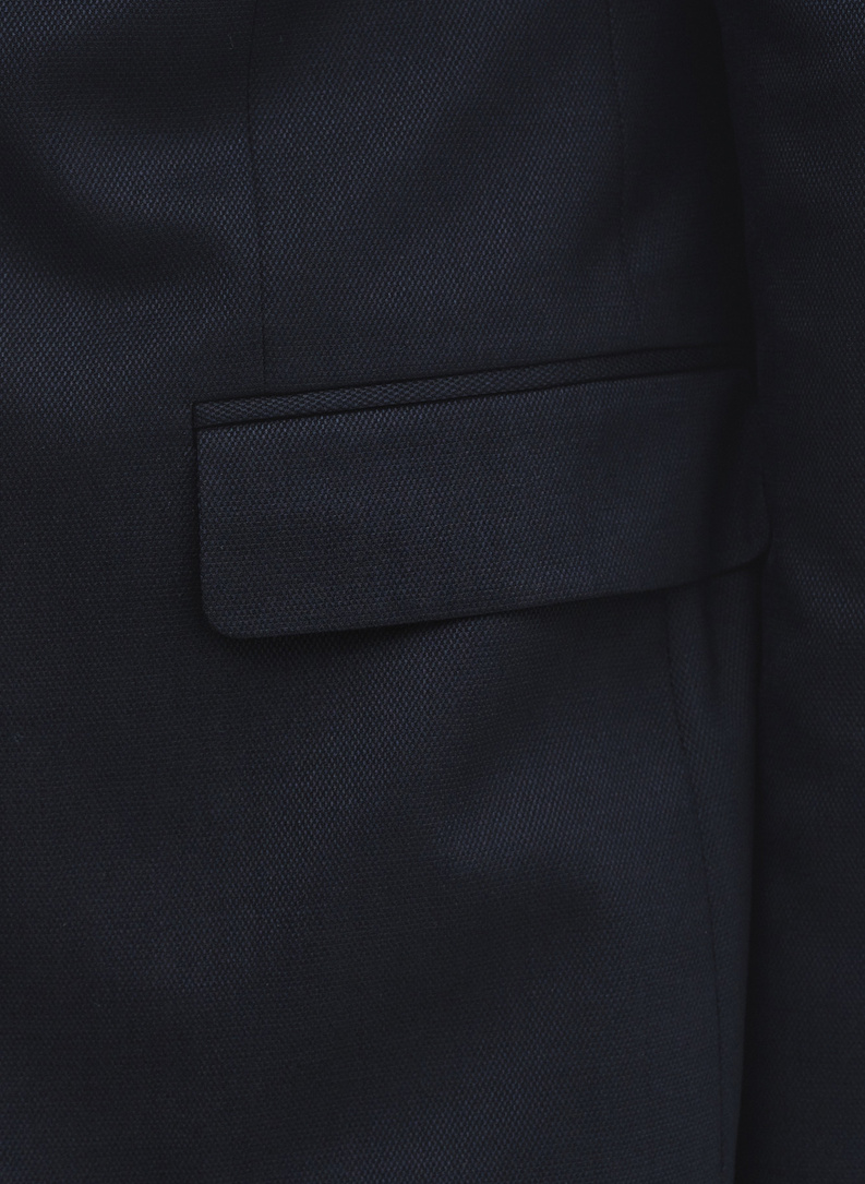 Gładki granatowy garnitur męski