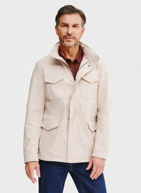 Wiosenna kurtka w kolorze beżowym