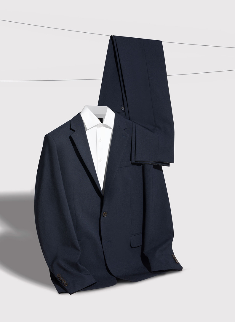 Gładki granatowy garnitur męski