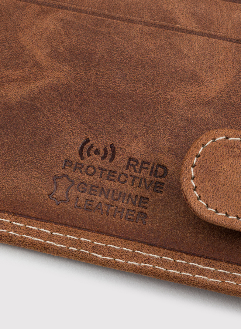 Brązowy skórzany portfel z ochroną RFID