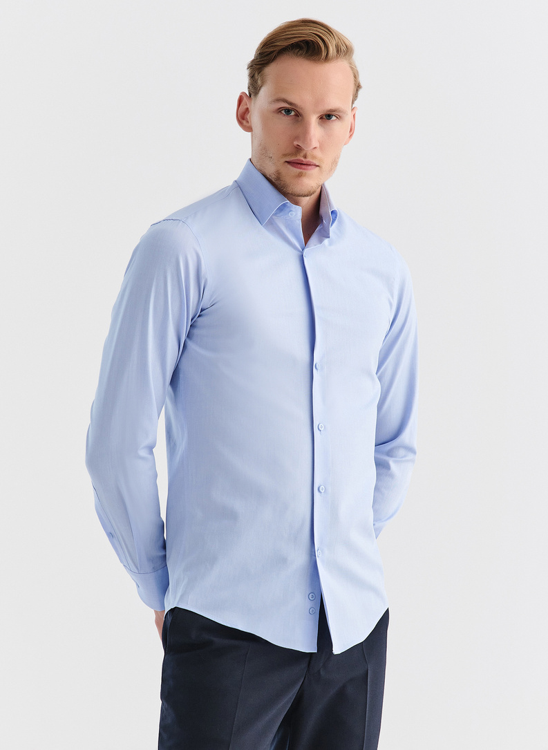 Gładka elegancka koszula męska w kolorze błękitnym