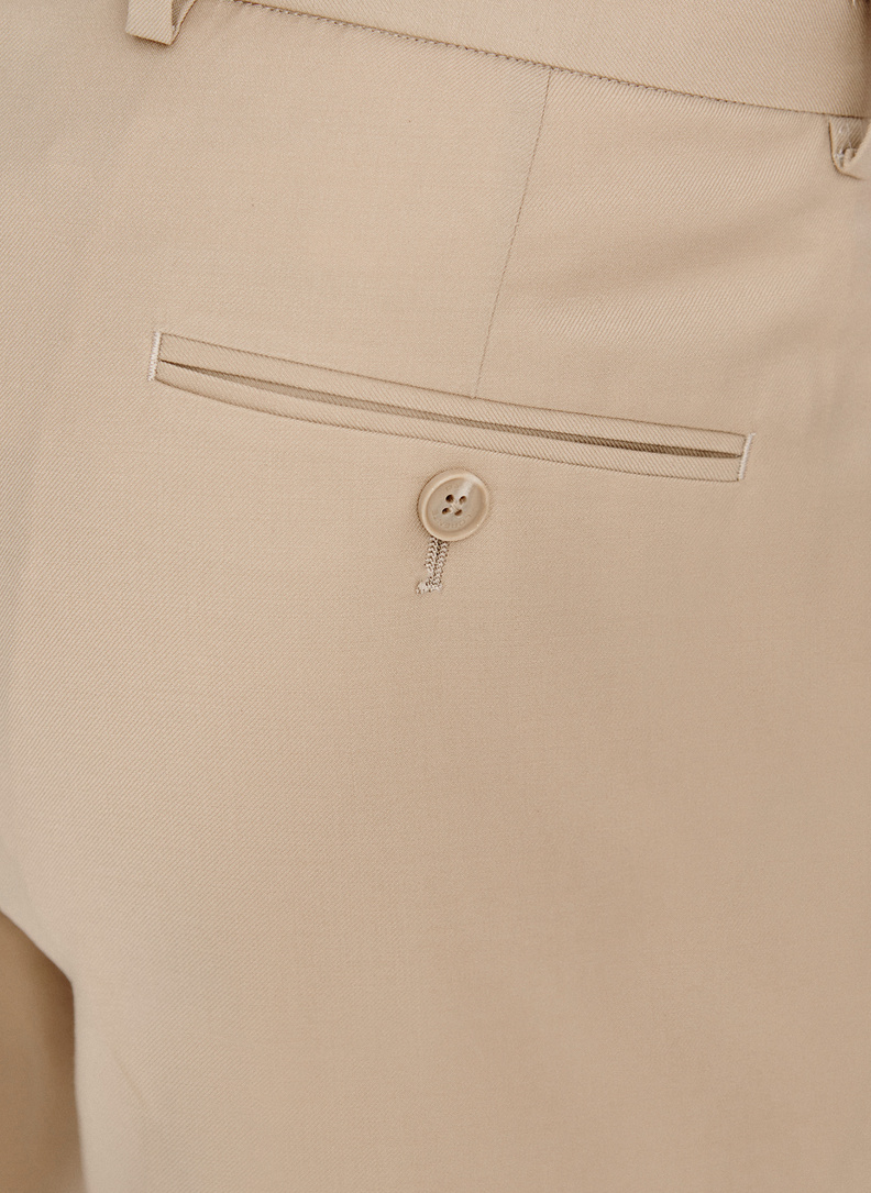 Beżowy wełniany garnitur męski