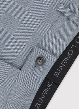 Niebieskie spodnie garniturowe w kraciasty deseń