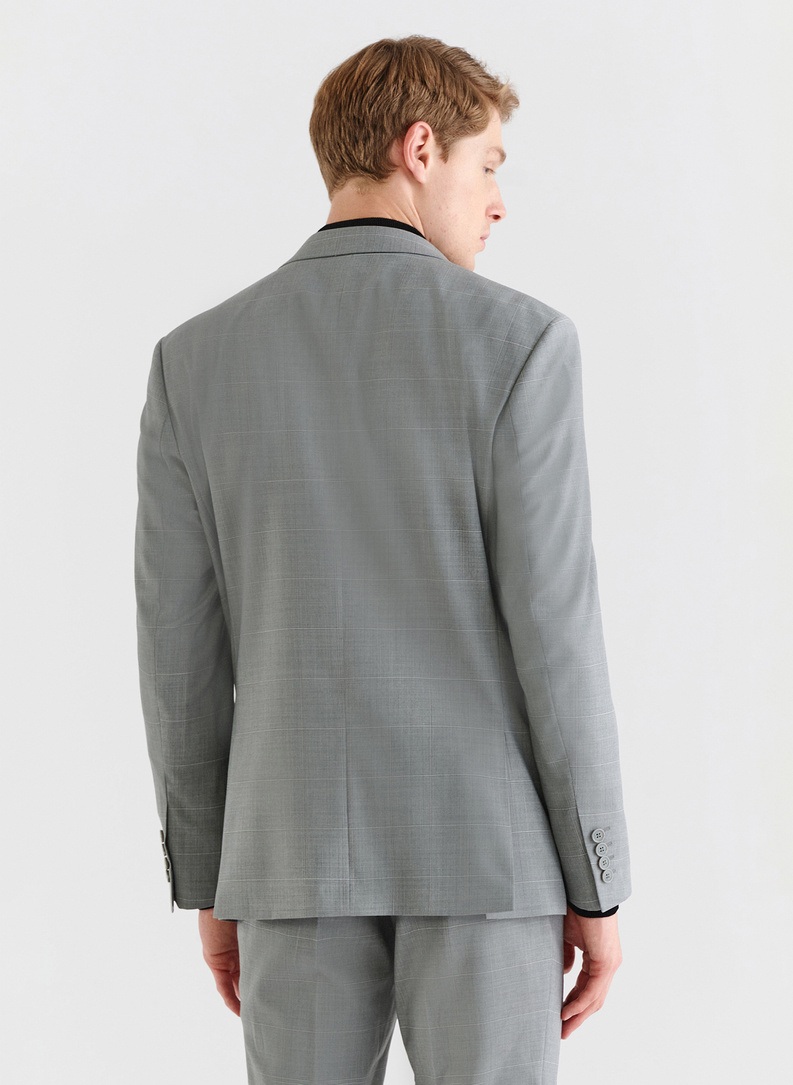Szary garnitur męski w delikatną kratę