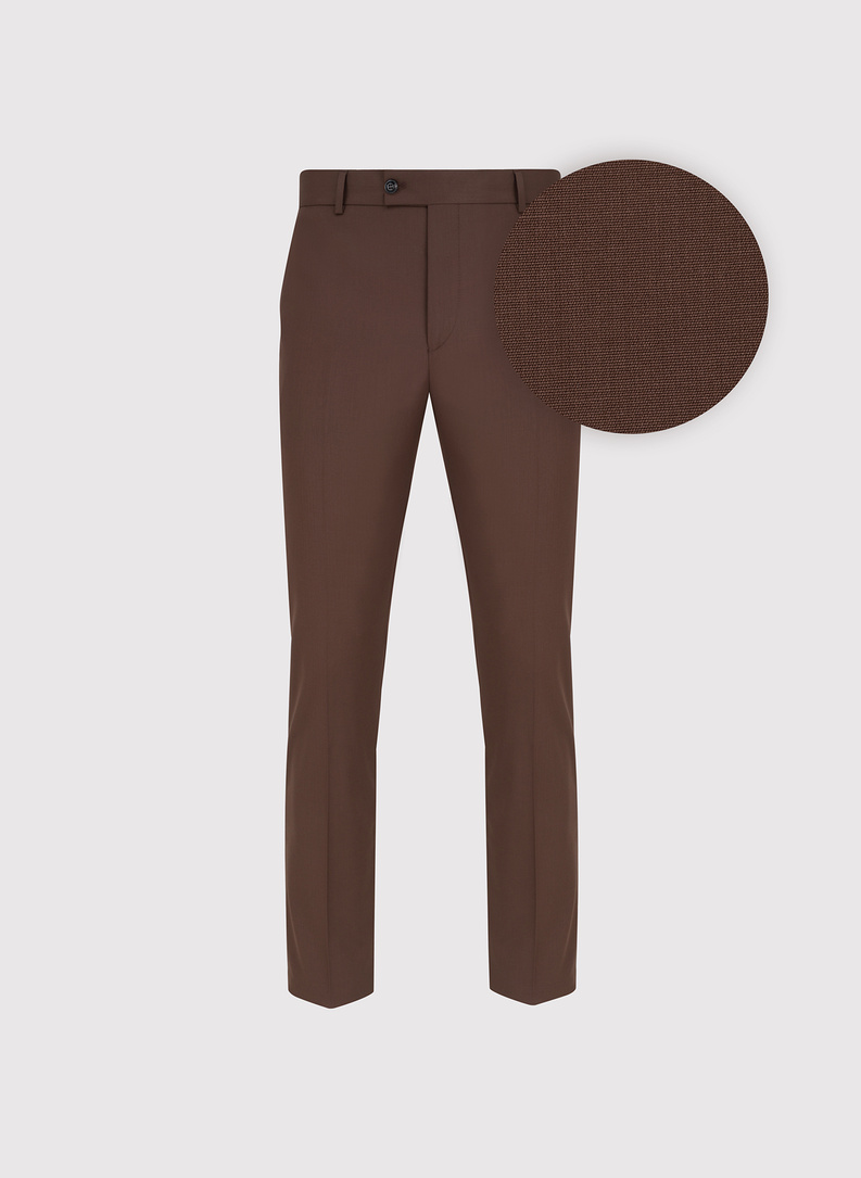 Gładki brązowy garnitur męski