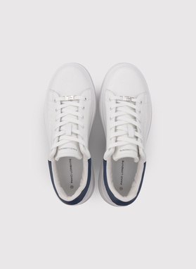 Białe sneakersy męskie z granatowym zapiętkiem