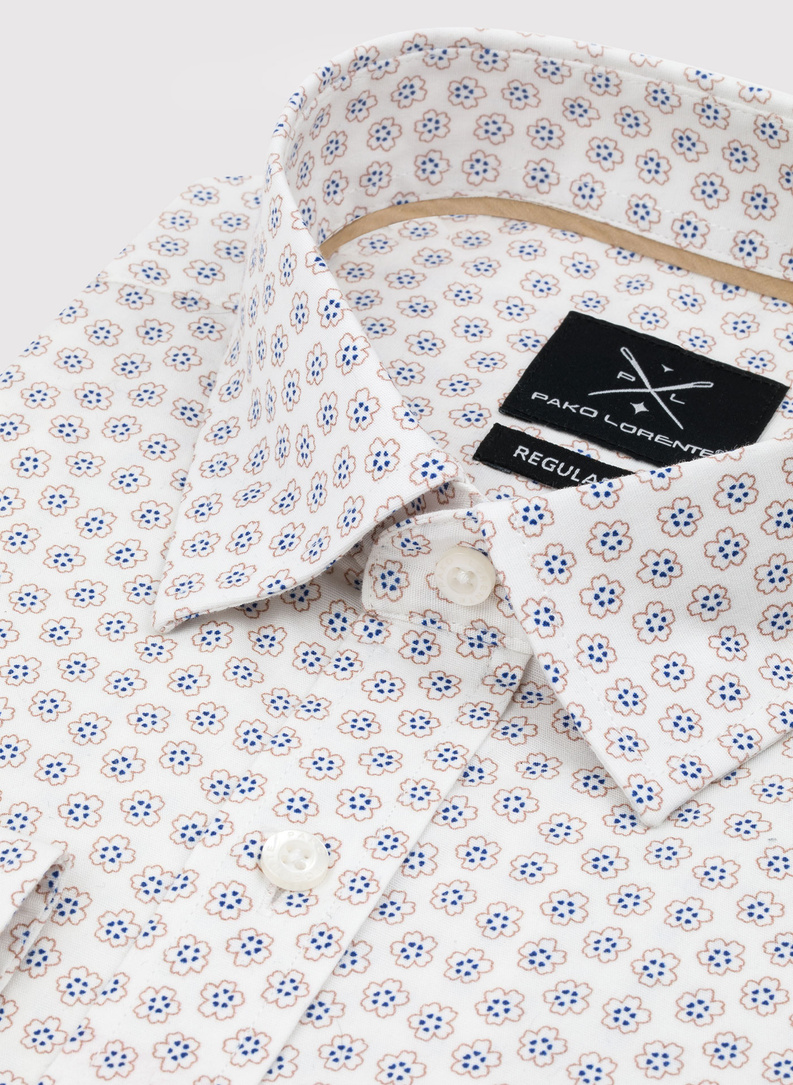 Wzorzysta koszula w kolorze złamanej bieli