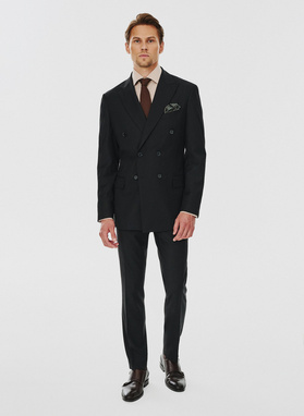 Dwuczęściowy czarny garnitur męski