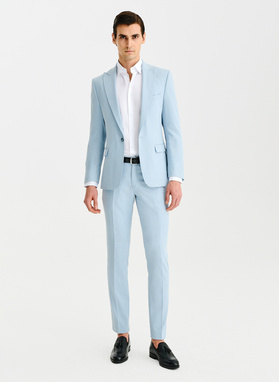 Ślubny błękitny garnitur męski