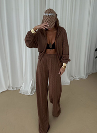 Brązowy komplet damski o splocie warkocza