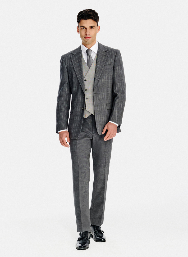 Wełniany szary garnitur w prążek