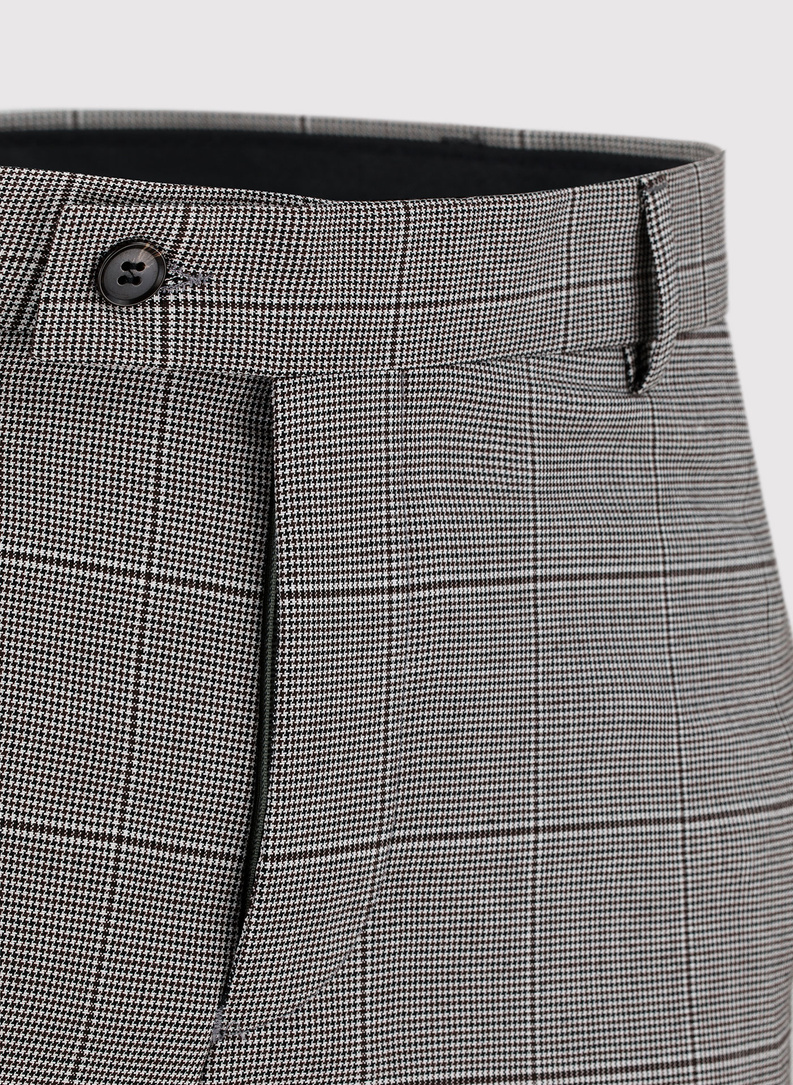 Garnitur męski w kratę w brązowych tonach