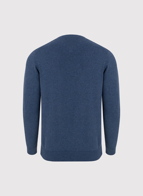 Niebieski męski sweter w serek