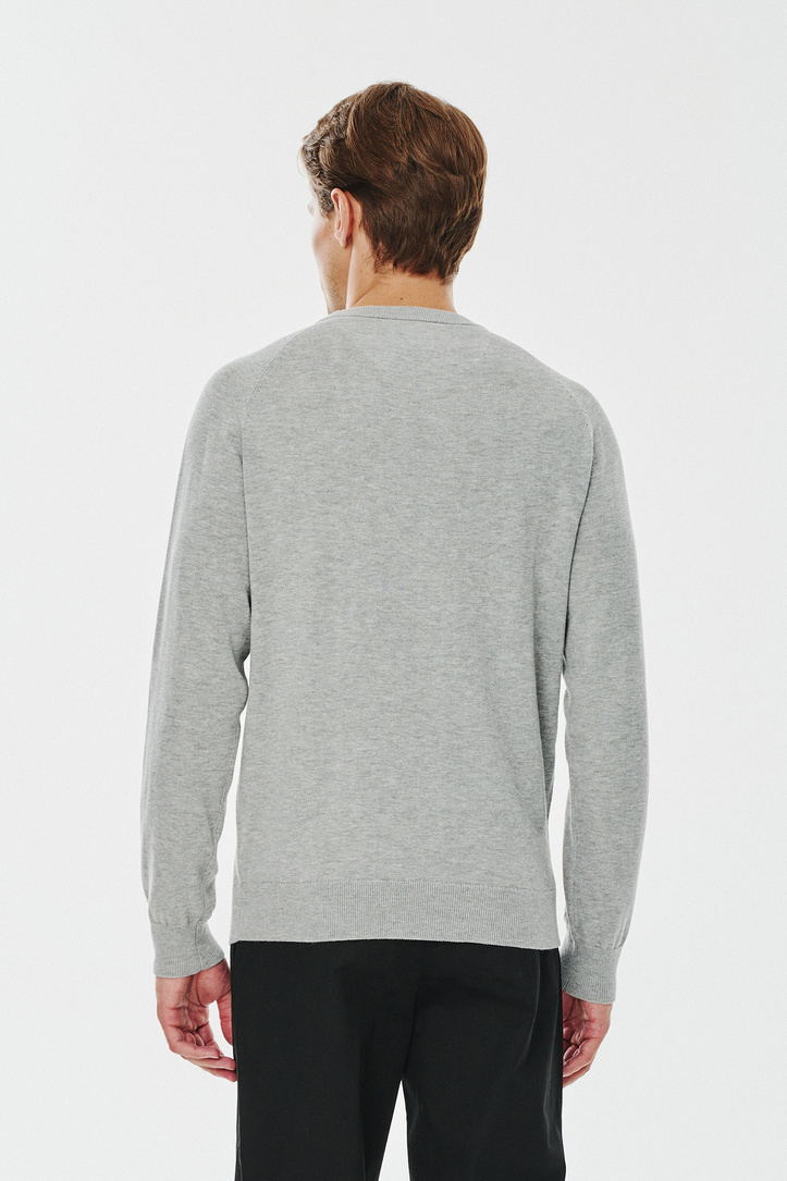 Jasnoszary sweter męski