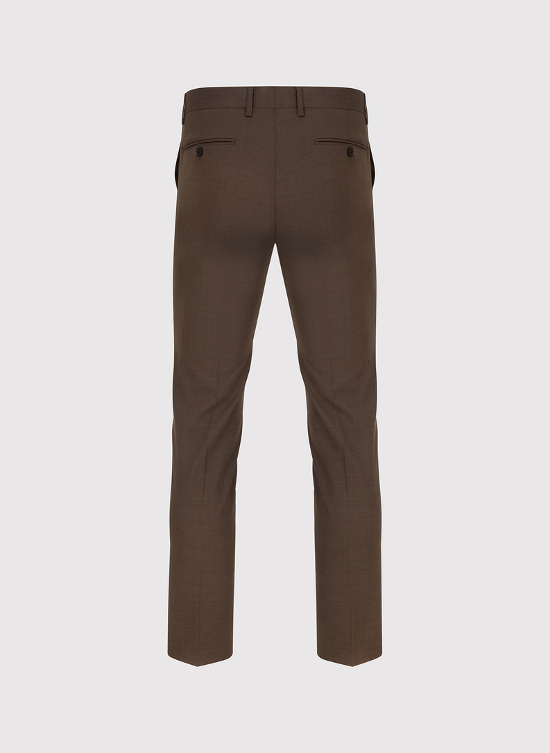 Brązowy garnitur męski