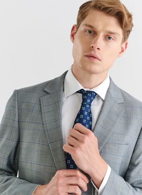 Szary garnitur męski w niebieską kratę