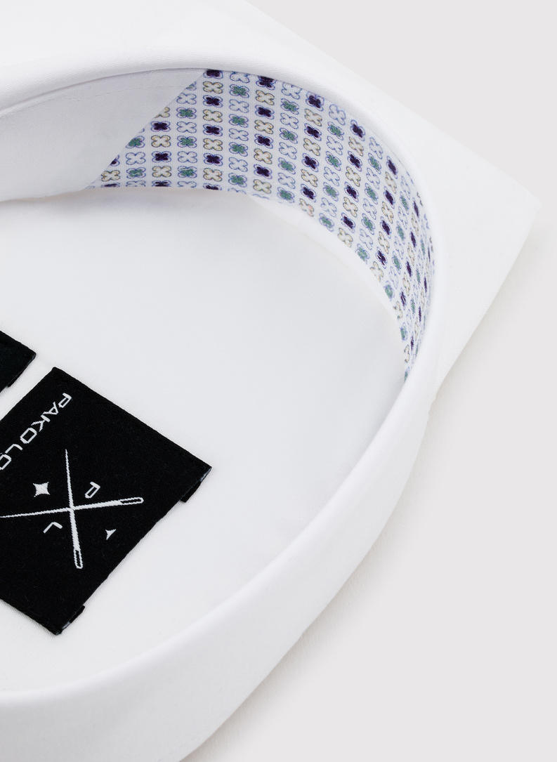 Biała koszula męska z kontrastowym wykończeniem