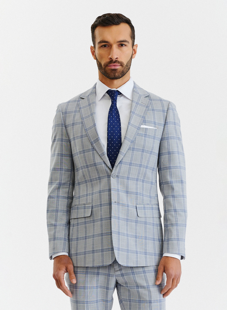 Szary garnitur męski w niebiesko-białą kratę