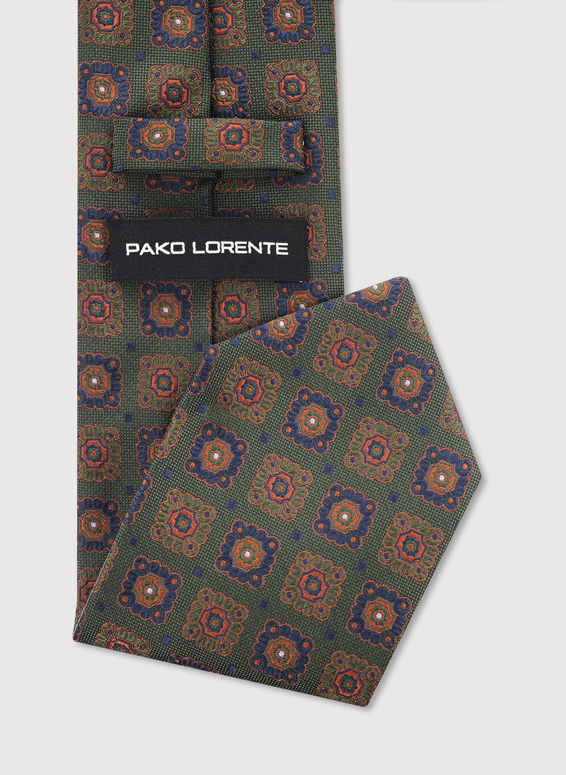 Zielony krawat w kwadraty