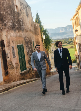 Szary garnitur męski