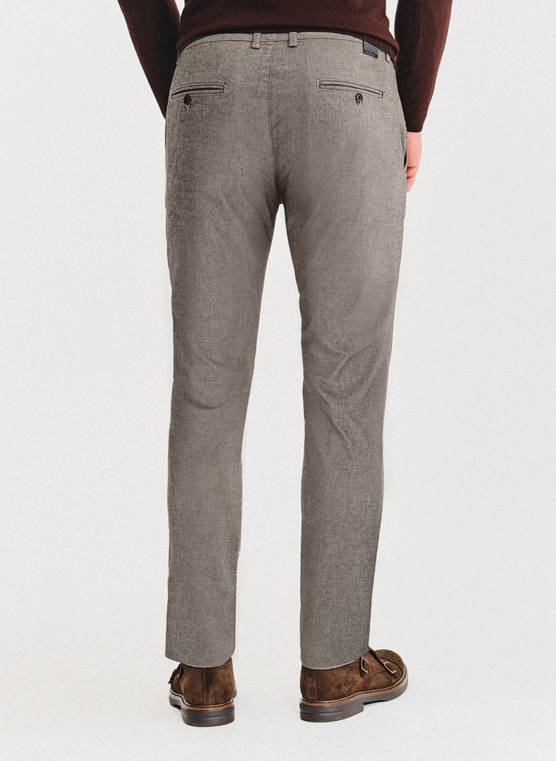 Brązowe spodnie chino