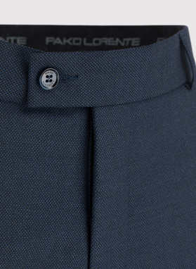 Dwuczęściowy garnitur męski w kolorze granatowym