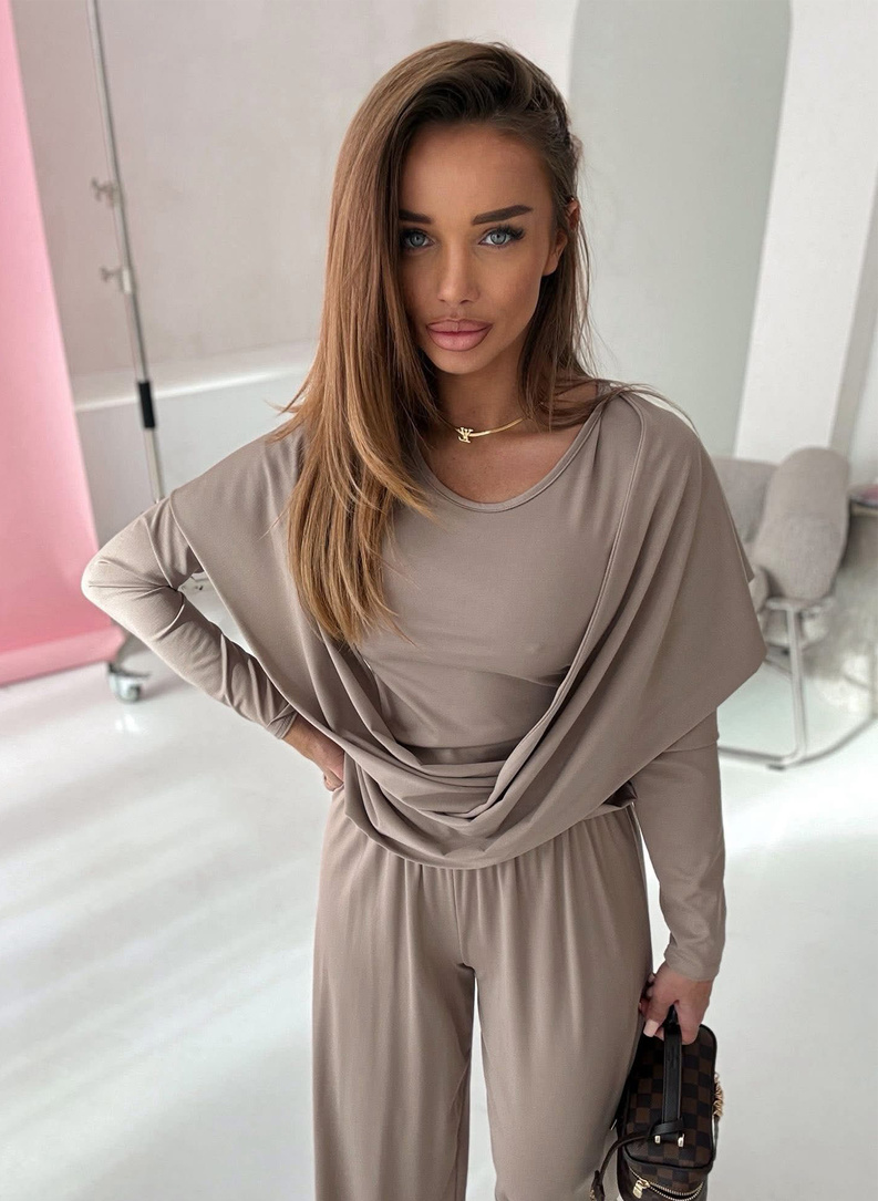 Komplet damski MEDI w kolorze beżowym