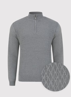 Szary sweter z wysoką stójką 